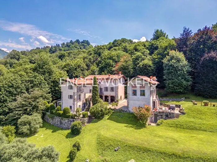 Casa con 6 locali in vendita in Galbiate