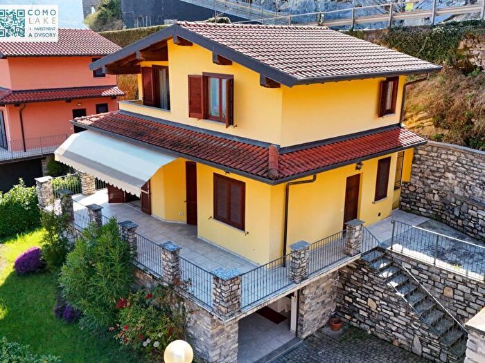 Casa con 6 locali in vendita in Località Castello, Centro, Argegno