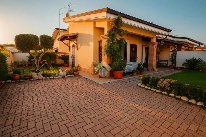 Casa quadrilocale in vendita in Via dei Mughetti, Ardea