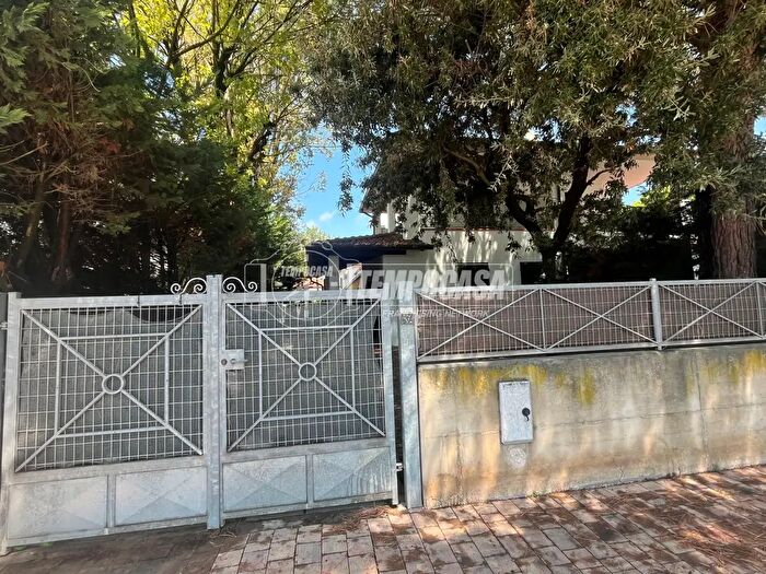 Appartamento trilocale in vendita in Viale dei Tigli Lido degli Estensi, Comacchio