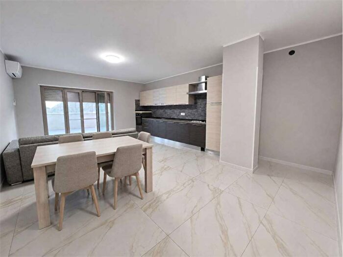 Appartamento quadrilocale in affitto in Via Antonio Izzi De Falenta, Catanzaro Lido, Catanzaro
