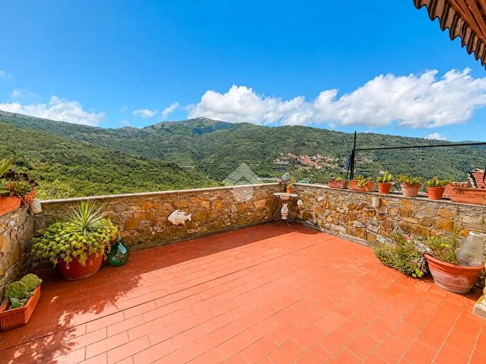 Casa quadrilocale in vendita in Via Vincenzo Gioberti, Pietrabruna