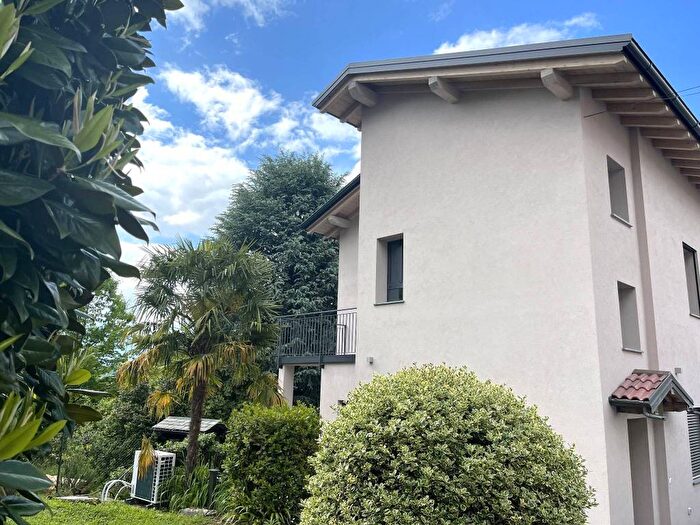 Appartamento bilocale in affitto in Via Villatico, Colico Piano, Colico