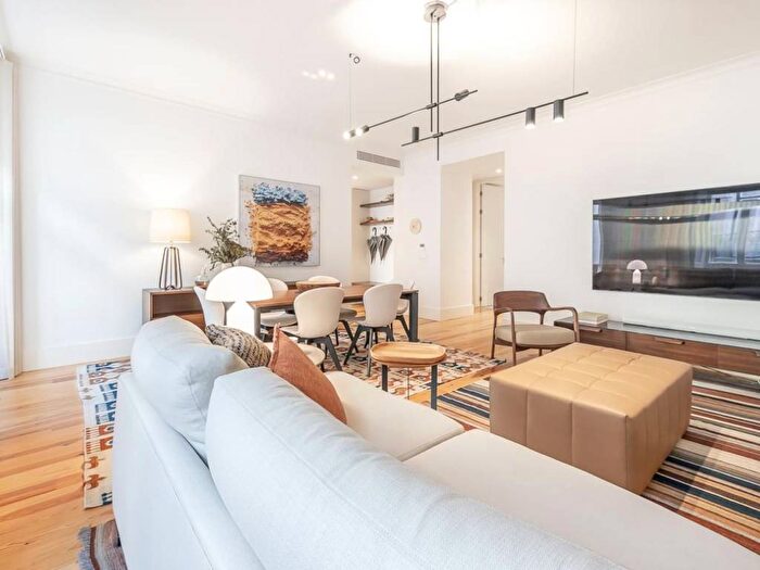 Casa quadrilocale in affitto in Via Fiori Chiari, Brera, Milano