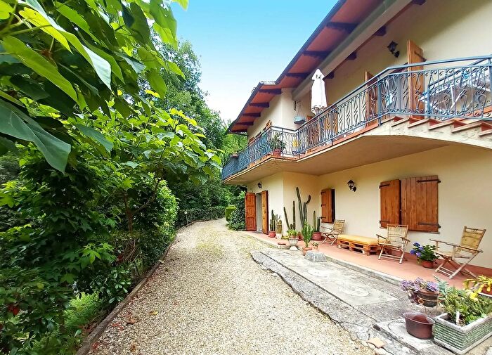 Casa con 10 locali in vendita in Londa, Londa