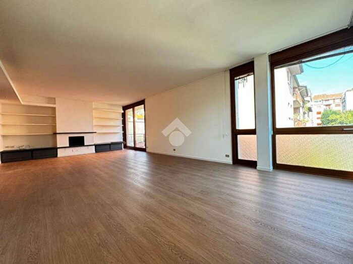 Appartamento quadrilocale in affitto in Via Fra Damiano De Zambelli, Centro, Bergamo