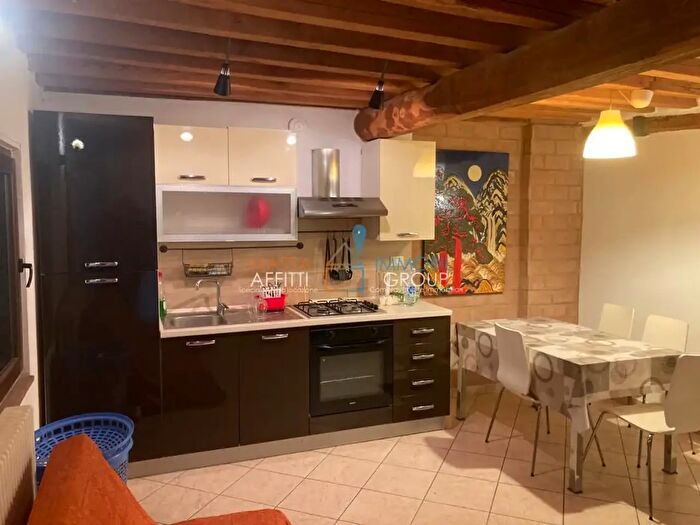 Appartamento bilocale in affitto in Viale Potrignano, Carrara