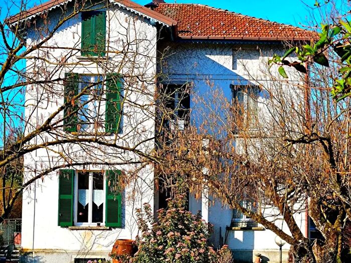 Casa con 5 locali in vendita in Marchirolo