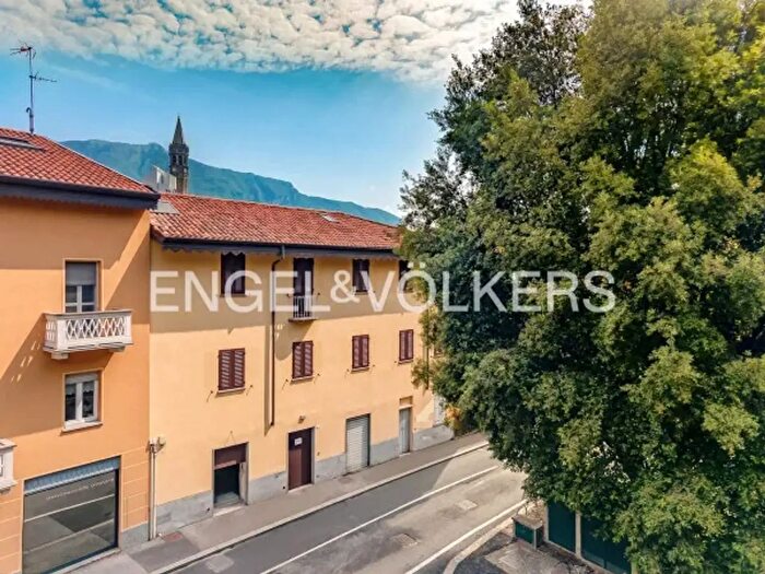 Appartamento monolocale in vendita in Lungolario Luigi Cadorna, Lecco