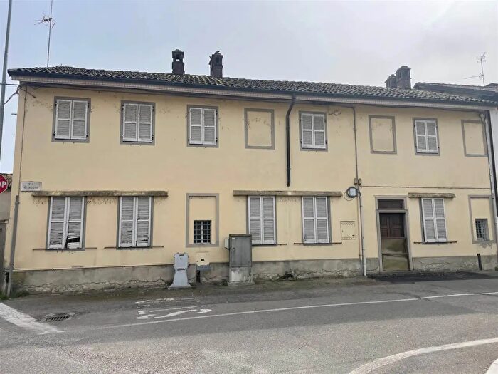 Casa con 6 locali in vendita in Mede