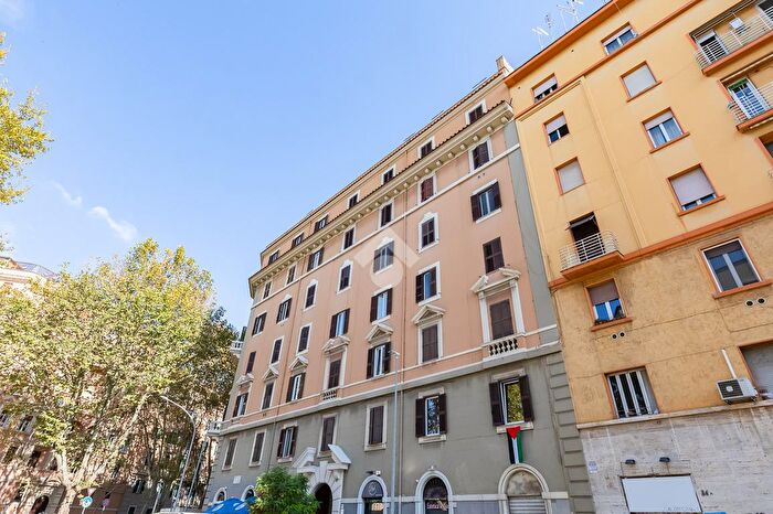 Appartamento quadrilocale in vendita in Via Pomezia, Roma