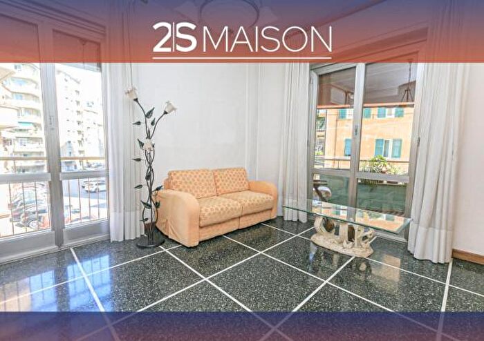 Appartamento quadrilocale in vendita in Via dei Landi, Genova