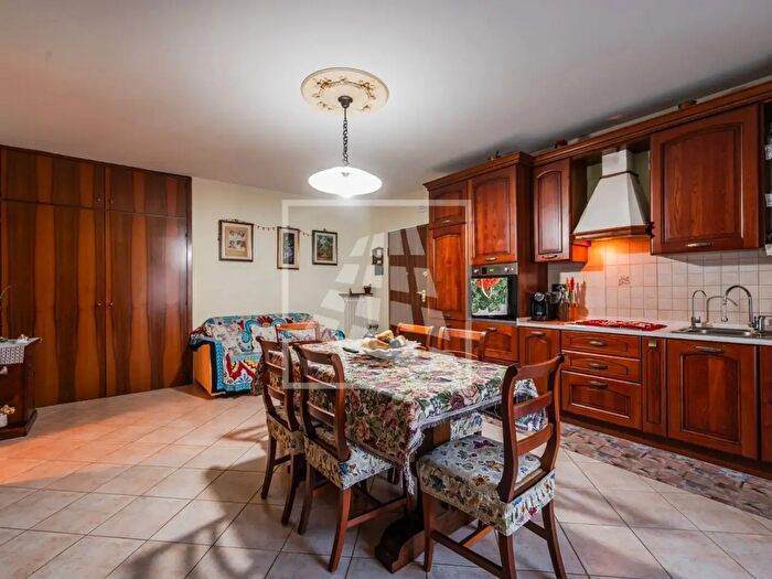 Appartamento trilocale in vendita in Via Pallaia, Castelnovo Di Sotto