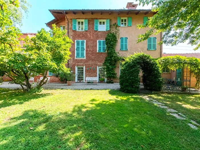 Casa con 10 locali in vendita in Via Asti, Tonco