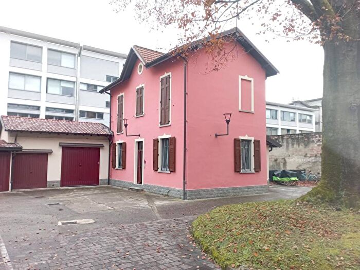 Appartamento bilocale in affitto in Via dei Mille, Como Sole, Como