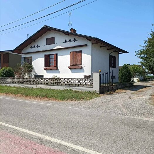 Casa trilocale in vendita in Via Monticelli, Badia Pavese