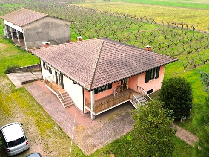 Casa quadrilocale in vendita in Valeggio Sul Mincio