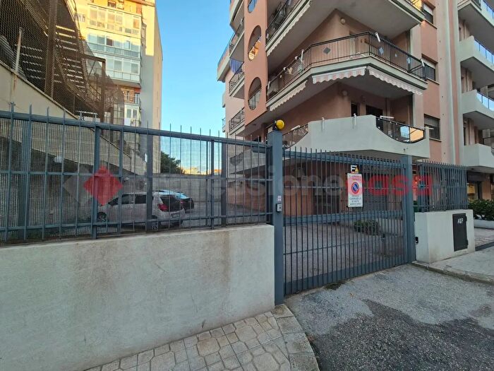 Appartamento quadrilocale in vendita in Viale Trentino, Taranto