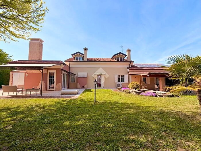 Casa con 6 locali in vendita in Via Scapacchiò, Selvazzano Dentro