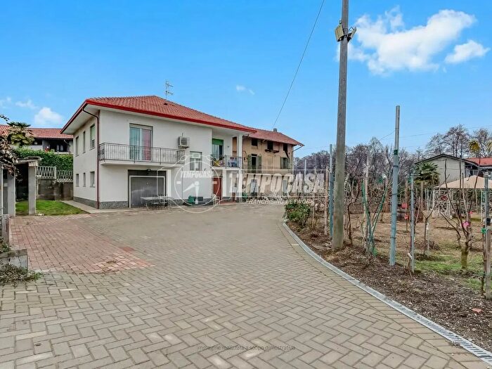 Casa quadrilocale in vendita in Via XXV Aprile, Dormelletto