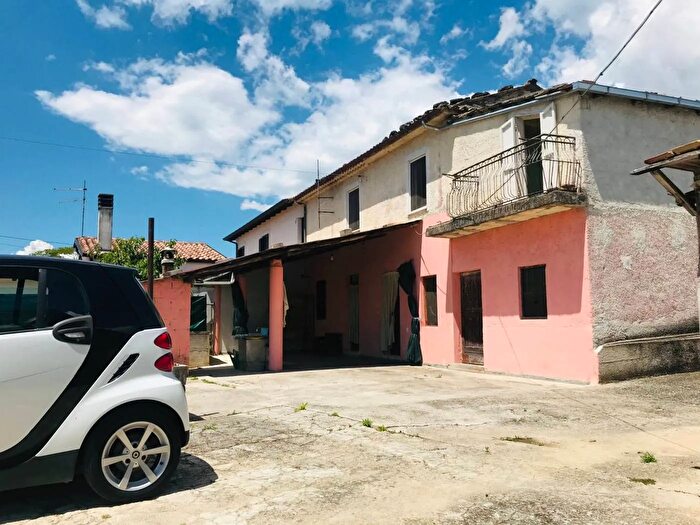 Casa con 6 locali in vendita in Via Tofaro Sora Frosinone, Sora