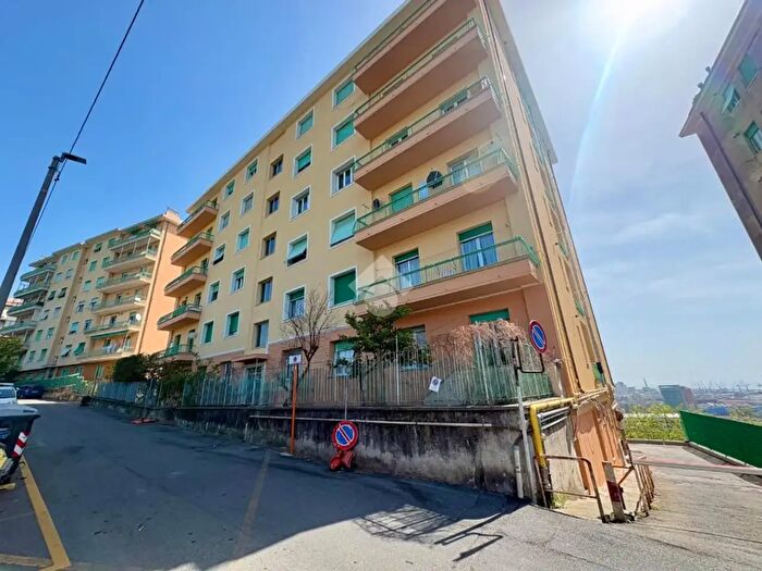 Appartamento con 7 locali in vendita in Via dei Sessanta, Genova