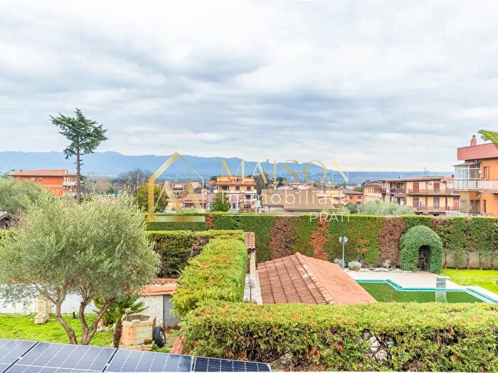 Casa con 8 locali in vendita in Via Busachi, Roma