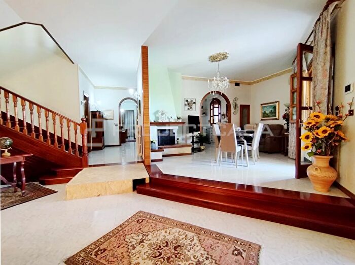 Casa con 13 locali in vendita in Via Gioacchino Toma, Maglie