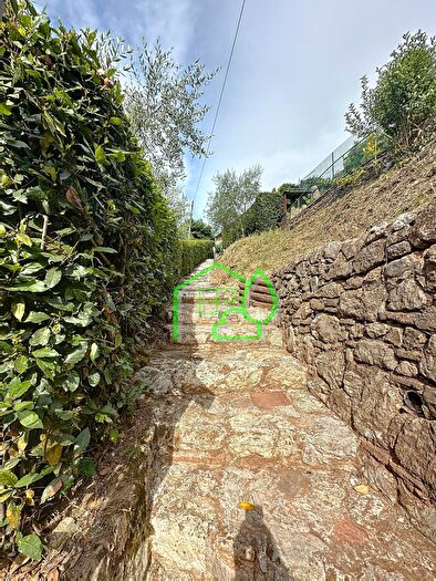 Casa con 7 locali in vendita in Camaiore