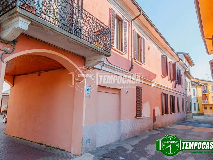 Casa trilocale in vendita in Via I Maggio, Lacchiarella