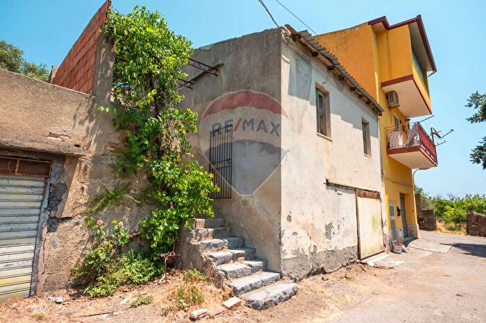 Casa quadrilocale in vendita in Furci Siculo