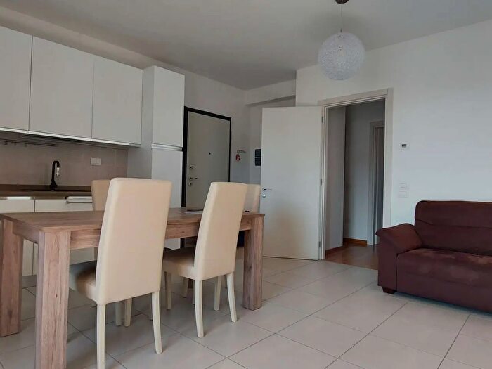 Appartamento trilocale in vendita in Via Pascoli, Prato