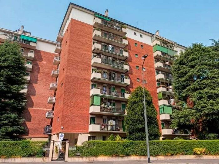 Appartamento bilocale in affitto in viale San Gimignano, Lorenteggio, Milano