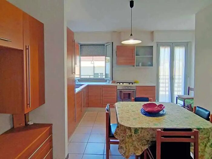Appartamento trilocale in vendita in Via Podesti, Senigallia