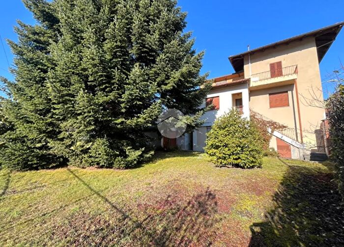 Casa con 6 locali in vendita in Via Cavalieri di Vittorio Veneto, Andorno Micca