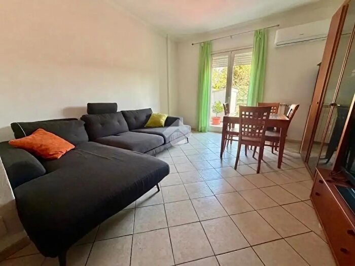 Appartamento bilocale in vendita in Via Simonide, Roma