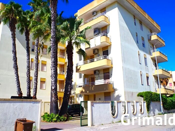 Appartamento trilocale in vendita in Via dei Pini, Gallipoli