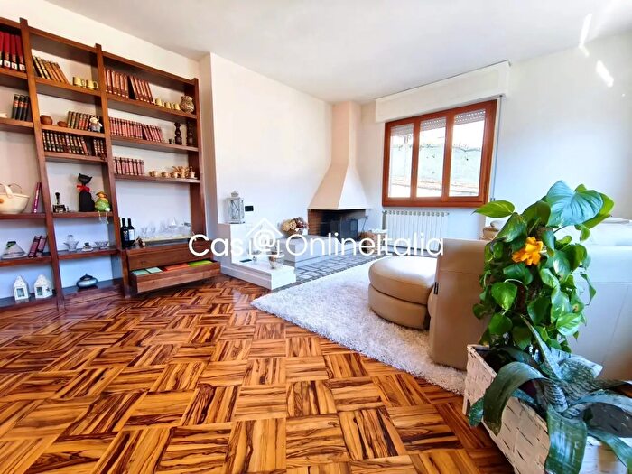 Appartamento con 6 locali in vendita in Via del Morandaccio Vernio, Vernio