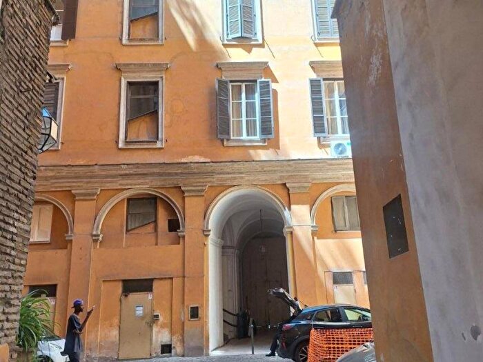 Appartamento trilocale in affitto in Piazza delle Coppelle, Pantheon, Roma