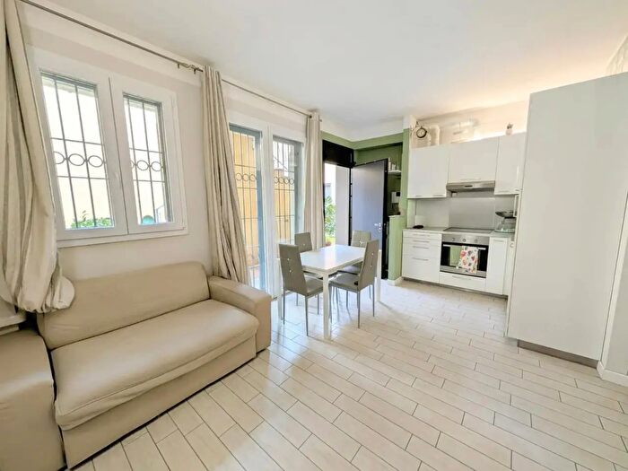 Appartamento monolocale in vendita in Via Meda, Milano