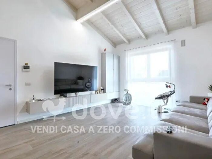 Appartamento con 5 locali in vendita in Via Giuseppe Ungaretti b, Spino DAdda