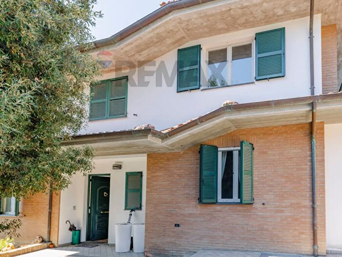 Casa con 10 locali in vendita in Castelfidardo