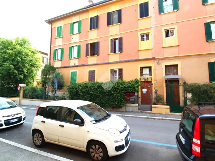 Appartamento trilocale in vendita in Via Antonio Zannoni, Bologna