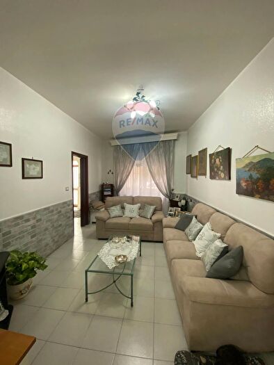 Casa con 7 locali in vendita in Via Regina Elena, Motta SantAnastasia