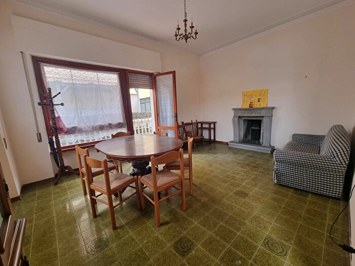 Casa con 6 locali in vendita in Viareggio