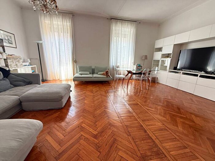 Appartamento trilocale in affitto in Via Camillo Hajech, Plebisciti Susa, Milano