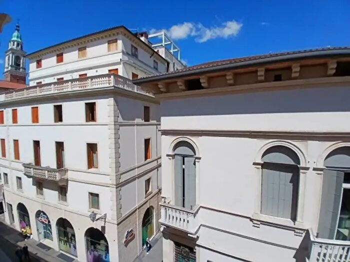 Appartamento quadrilocale in vendita in Corso Andrea Palladio, Vicenza