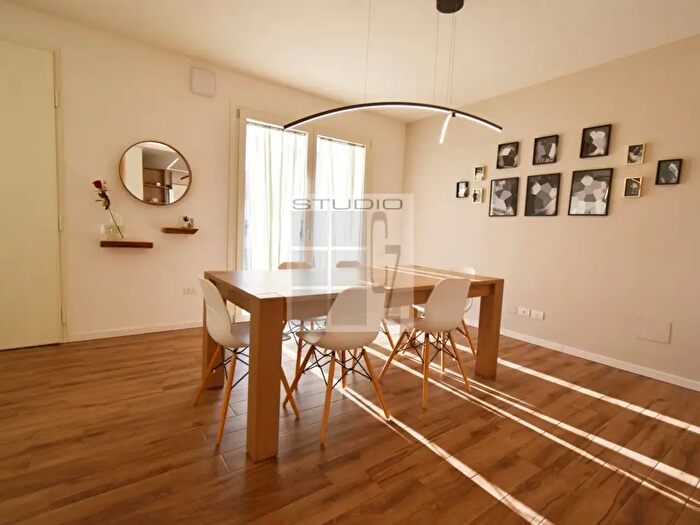 Casa quadrilocale in vendita in Via Venier, Loreggia