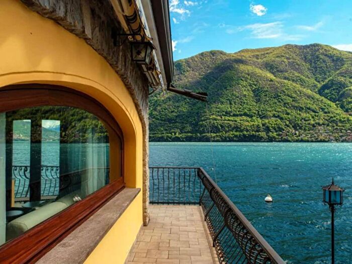 Appartamento bilocale in affitto in Via Regina, Brienno