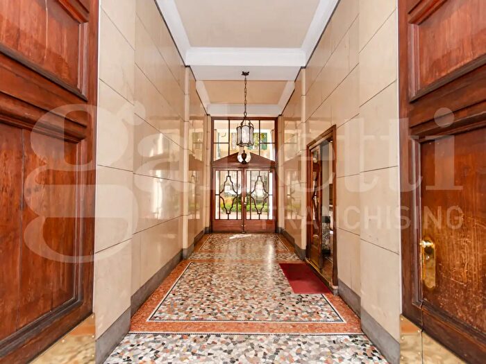 Appartamento bilocale in vendita in Viale Mugello, Milano